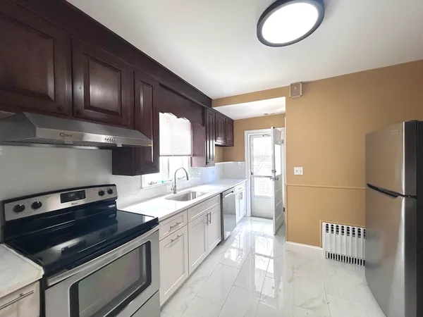 $3,400 | 11 Earle Street, Quincy, MA 02170