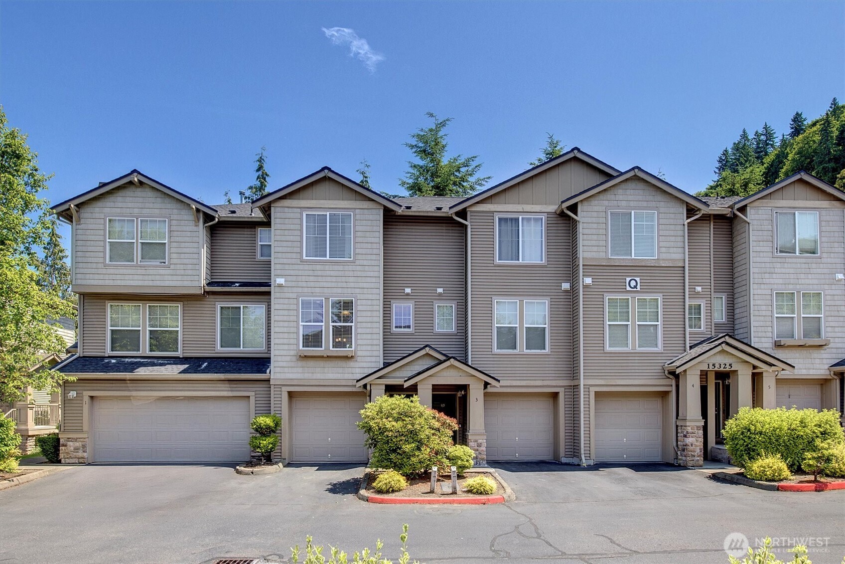 15325 Southeast 155th Place, Unit Q2 Renton, WA 98058 - Photo 2 of 28 Gallery Image 2