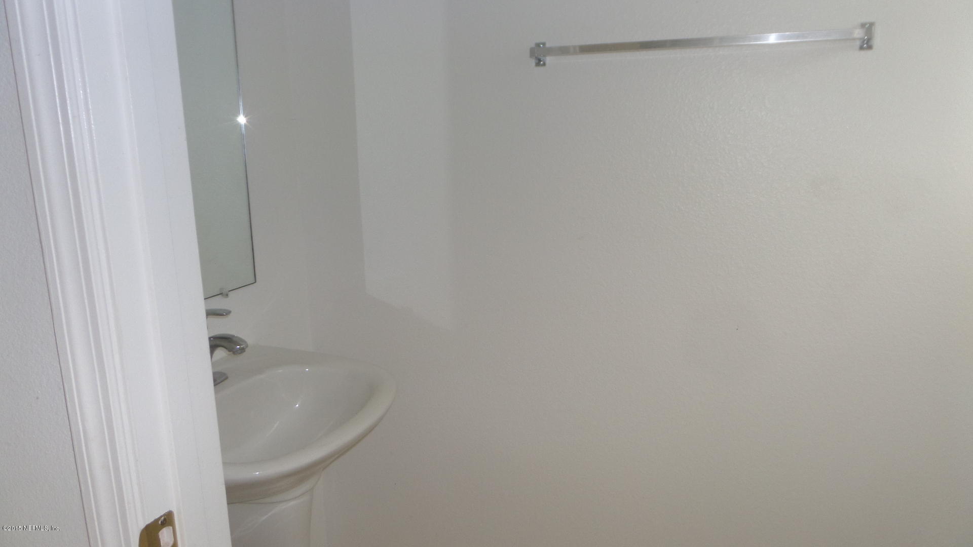 Guest 1/2 bath