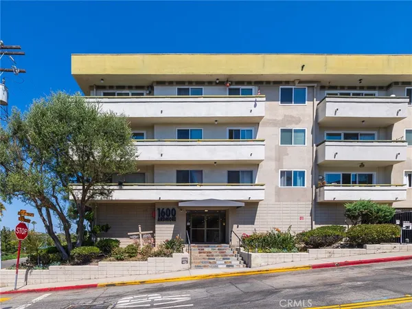 $619,000 | 1600 Ardmore Avenue, Unit 320, Hermosa Beach, CA 90254