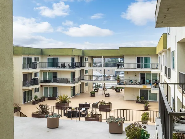 $619,000 | 1600 Ardmore Avenue, Unit 320, Hermosa Beach, CA 90254