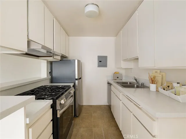 $619,000 | 1600 Ardmore Avenue, Unit 320, Hermosa Beach, CA 90254