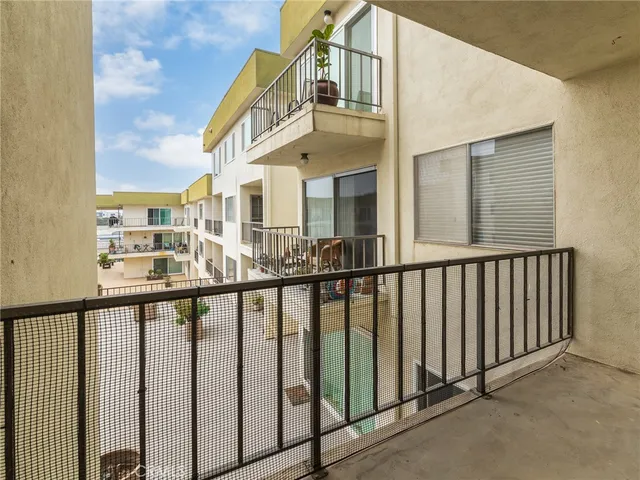 $619,000 | 1600 Ardmore Avenue, Unit 320, Hermosa Beach, CA 90254