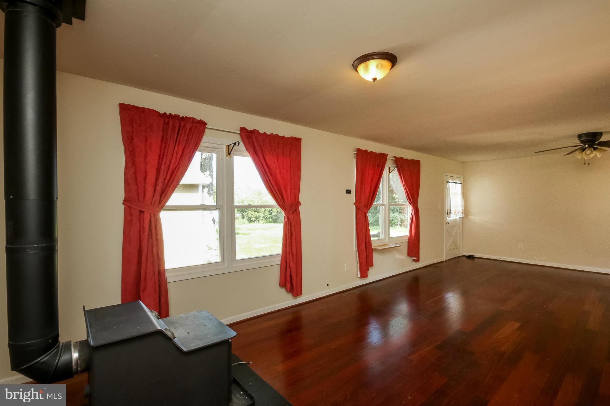 11407 Boston Road Unionville, VA 22567 - Photo 11 of 29 Living Room