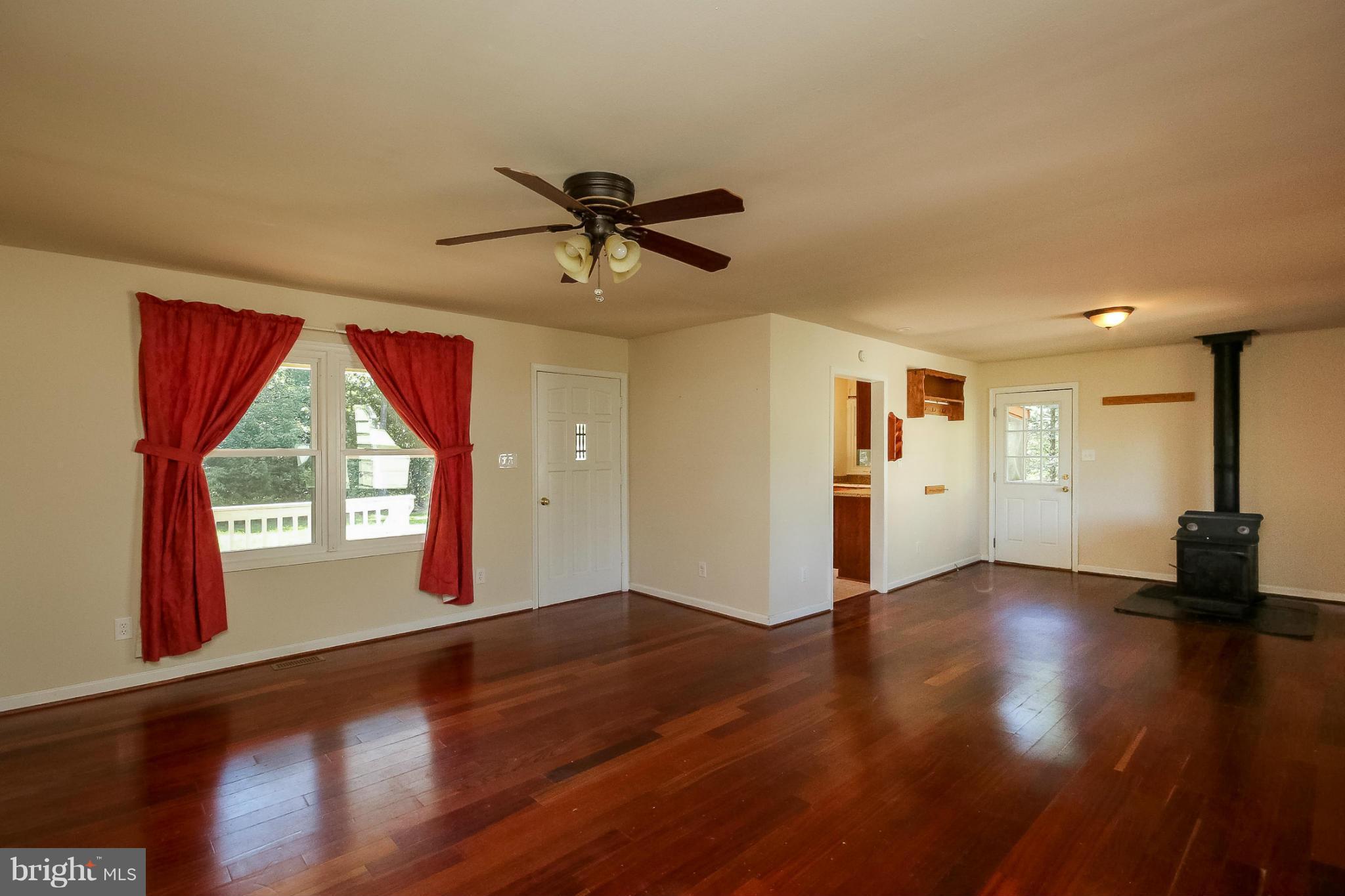 11407 Boston Road Unionville, VA 22567 - Photo 9 of 29 Living Room