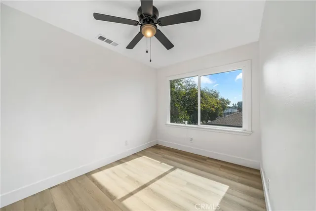 a view of empty room with ceiling fan