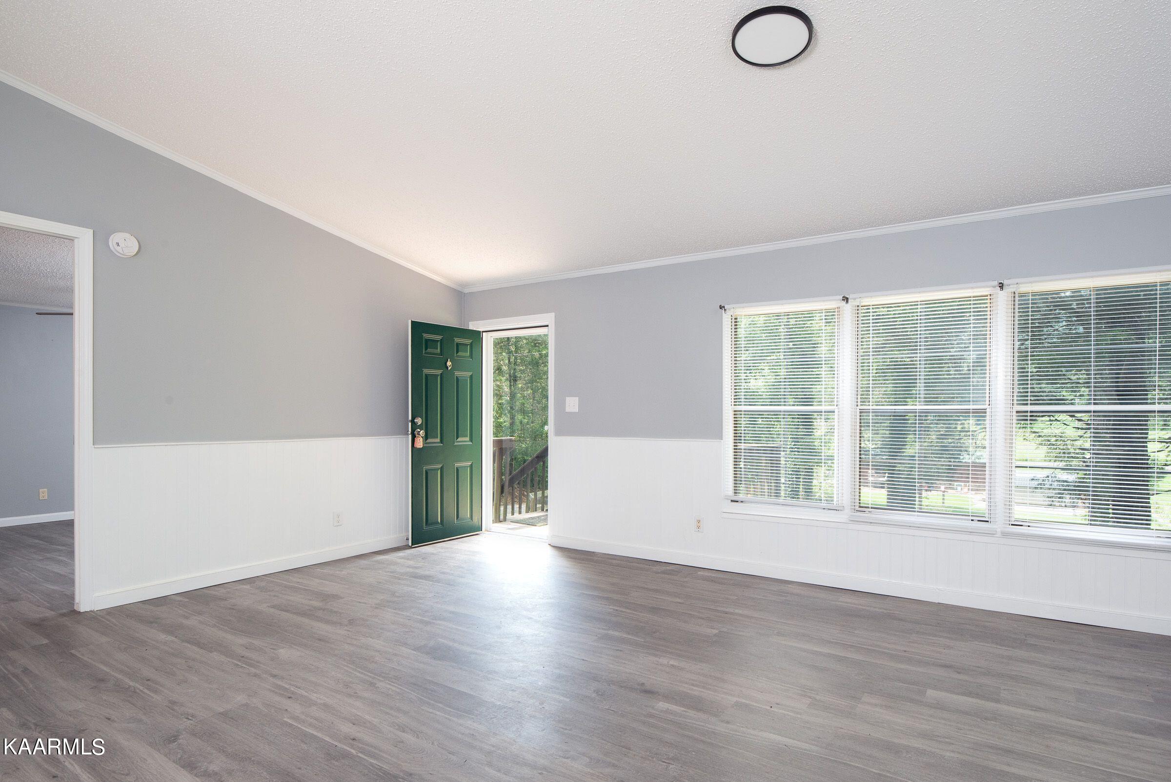 2876 Dutch Valley Road Clinton, TN 37716 - Photo 11 of 19 dutchlivroom