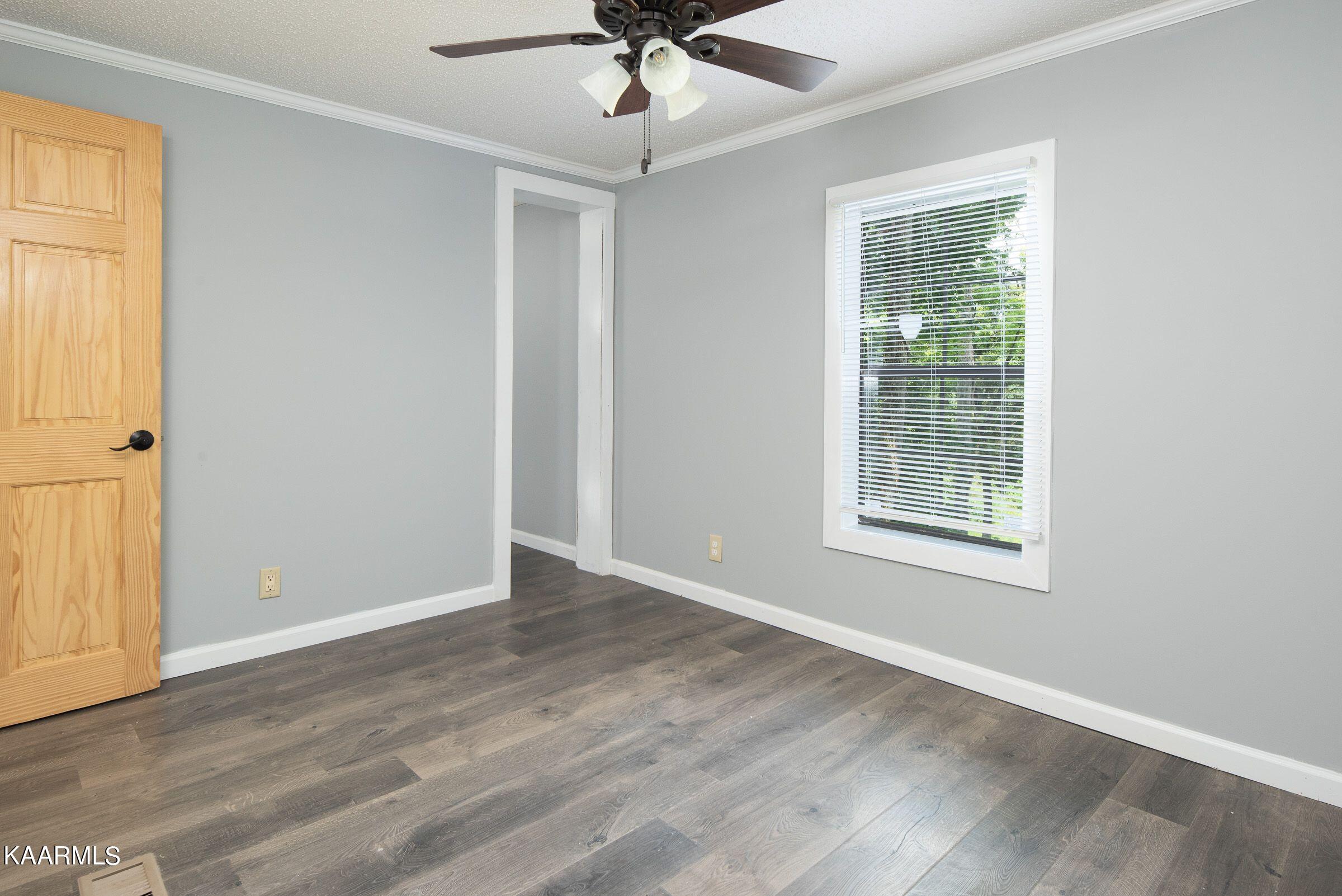 2876 Dutch Valley Road Clinton, TN 37716 - Photo 17 of 19 dutchmastbed