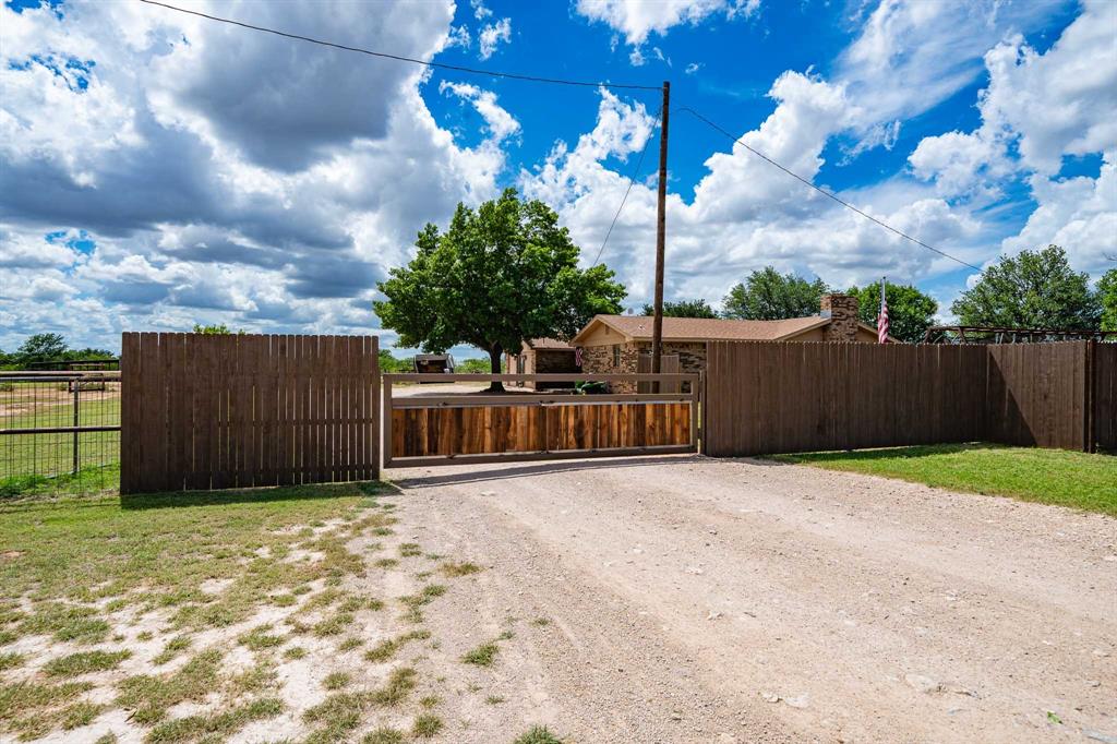 616 West Main Street Bronte, TX 76933 - Photo 4 of 39