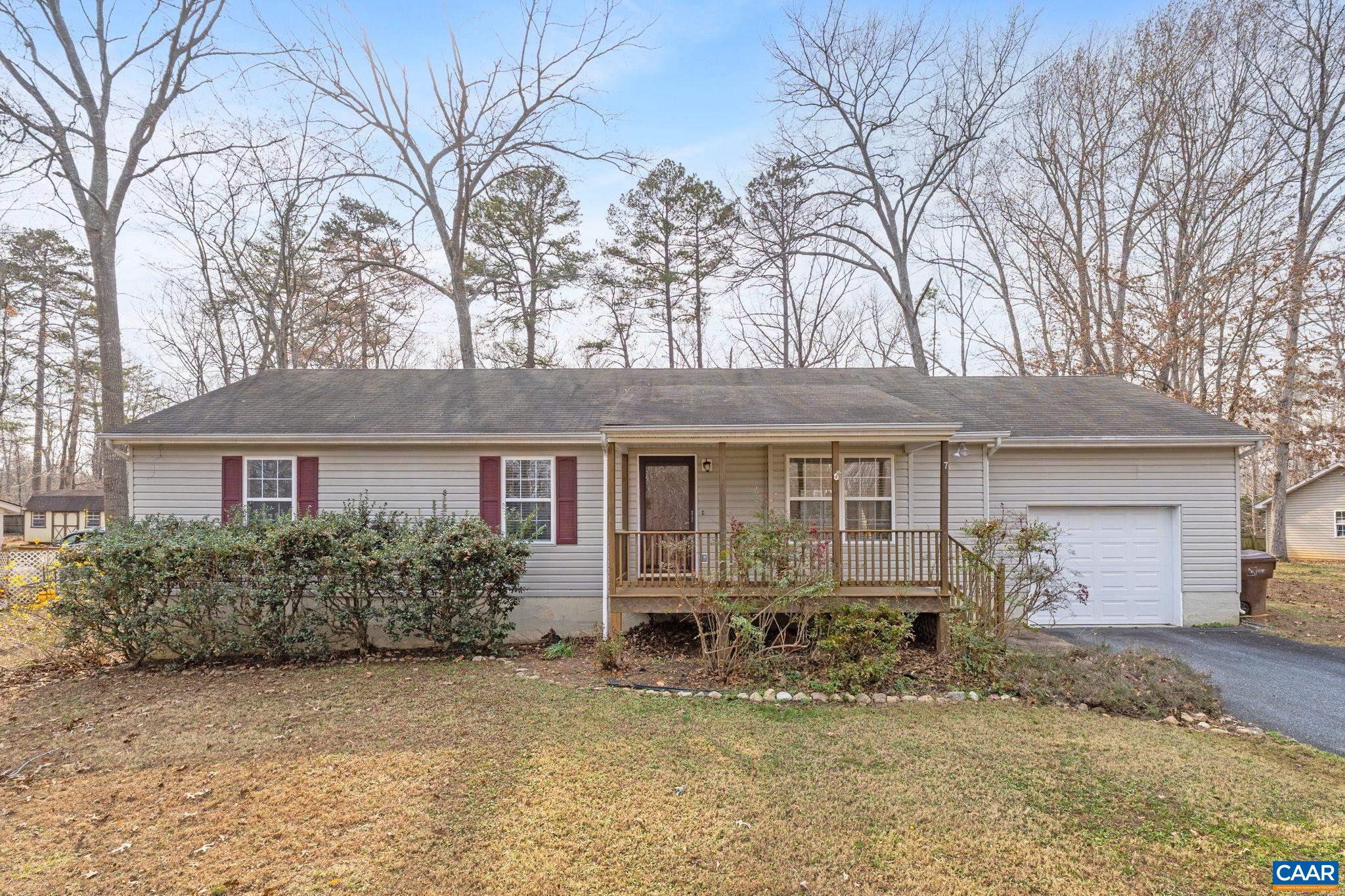 7 Riverside Drive Palmyra, VA 22963 - Photo 1 of 26 front view of a house