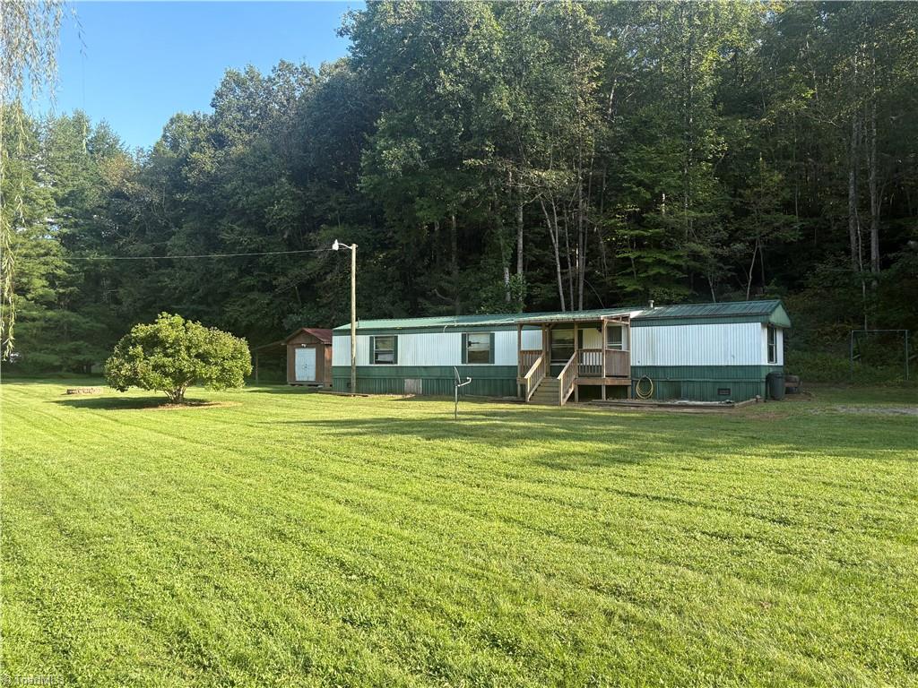 329 Graystone Road Mount Airy, NC 27030 - Photo 4 of 19 Gallery Image 4