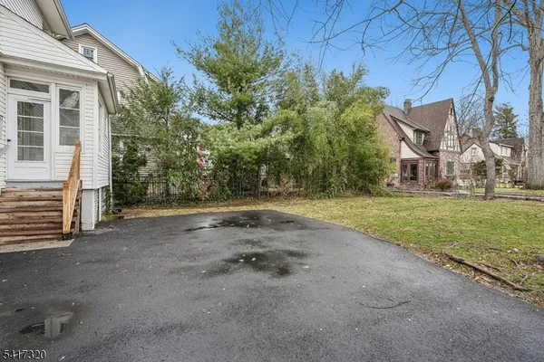 $589,000 | 1 Baltusrol Place, Summit, NJ 07901