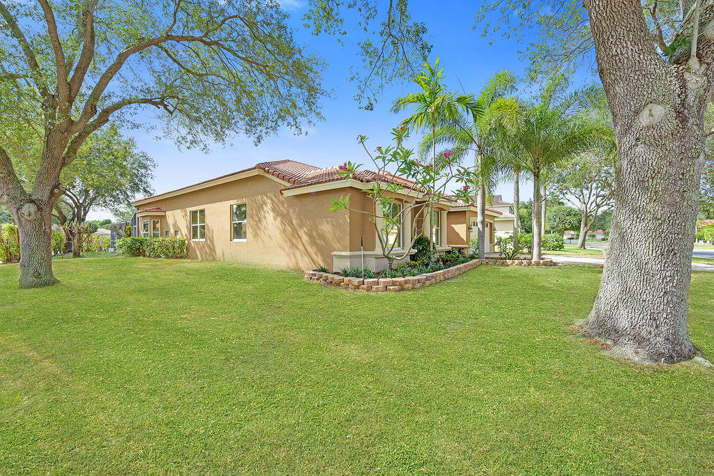 5747 La Gorce Circle Lake Worth, FL 33463 - Photo 12 of 55 ADC_7138