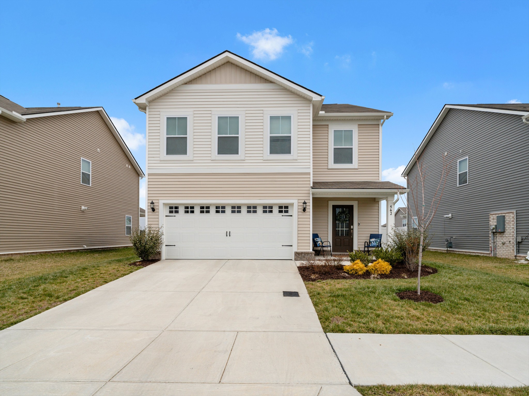 562 Torrey Pines Lane Lebanon, TN 37087 - Photo 1 of 38 a front view of a house with garden
