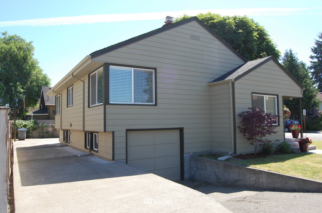 803 North 4th Street Renton, WA 98057 - Photo 2 of 15
