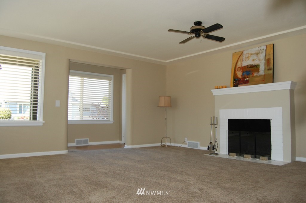 803 North 4th Street Renton, WA 98057 - Photo 4 of 15