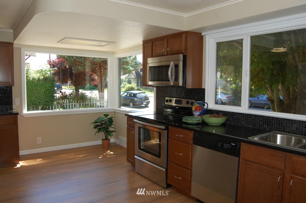 803 North 4th Street Renton, WA 98057 - Photo 6 of 15