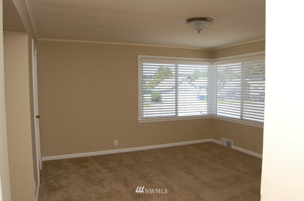 803 North 4th Street Renton, WA 98057 - Photo 8 of 15
