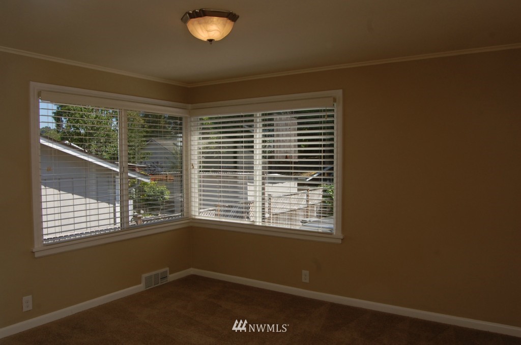 803 North 4th Street Renton, WA 98057 - Photo 9 of 15