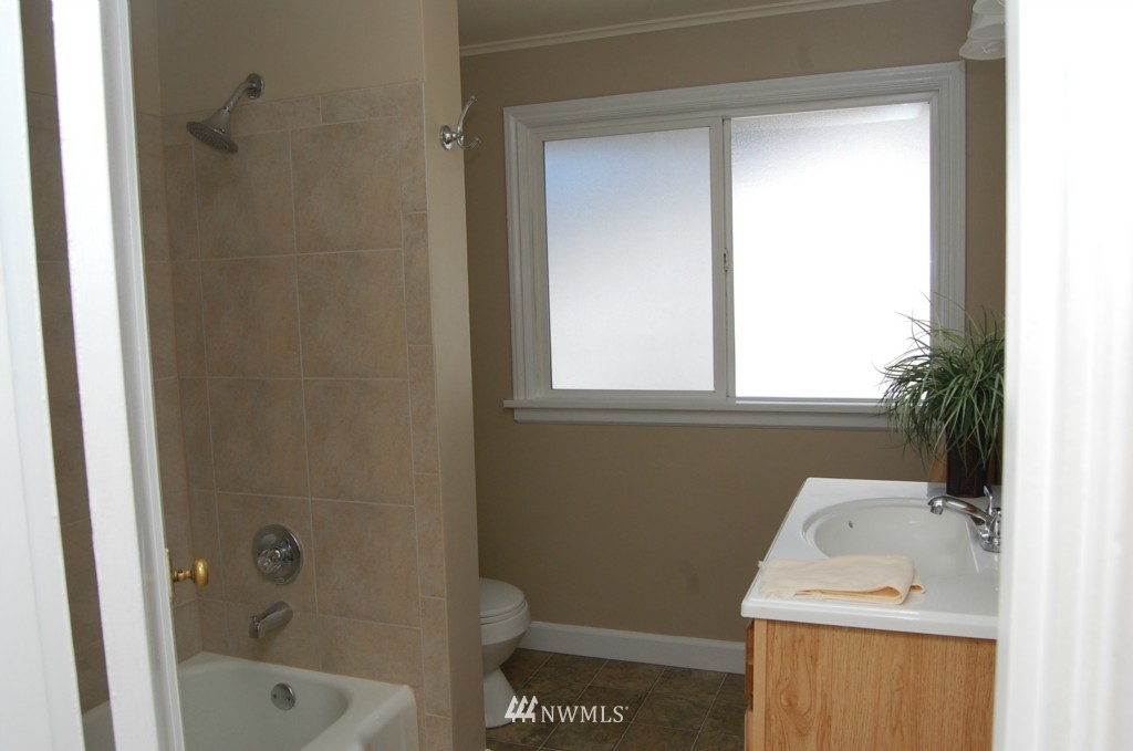 803 North 4th Street Renton, WA 98057 - Photo 10 of 15