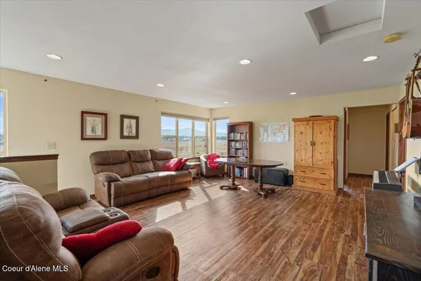 $960,000 | 2238 East Blaine Street, Athol, ID 83801