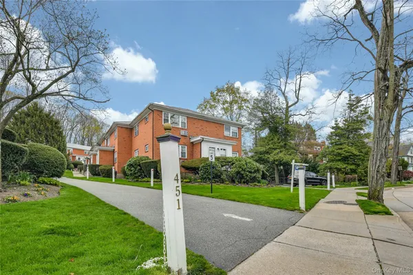 $2,950 | 451 Main Street, Unit 14 UPPER, Northport, NY 11768