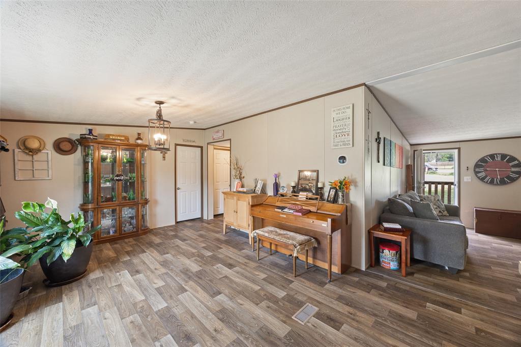 514 Blue Sky Court Springtown, TX 76082 - Photo 22 of 40