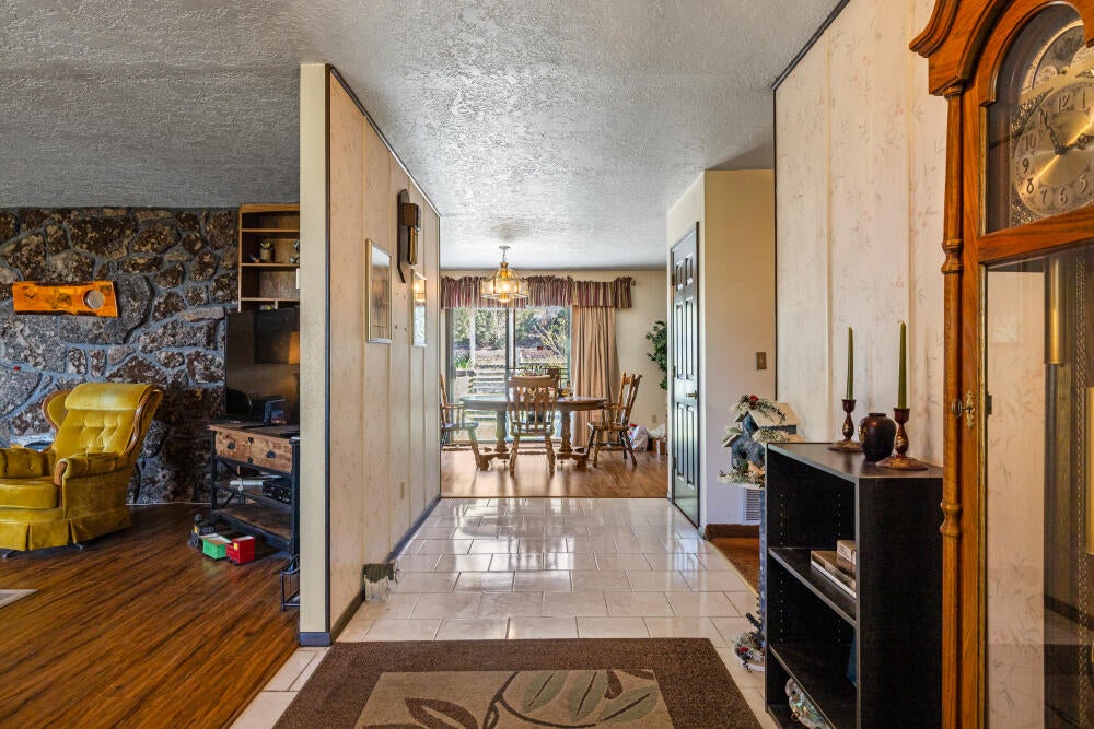 11445 Hill Road Klamath Falls, OR 97603 - Photo 22 of 51 022.1