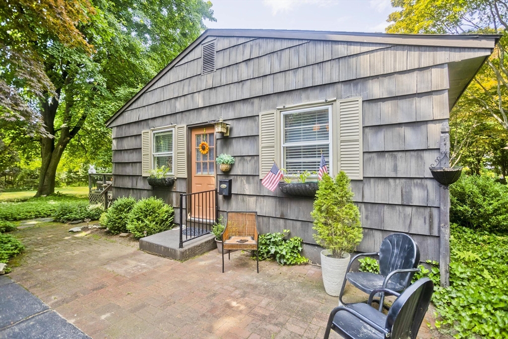 56 Santa Maria Street Springfield, MA 01104 - Photo 2 of 19