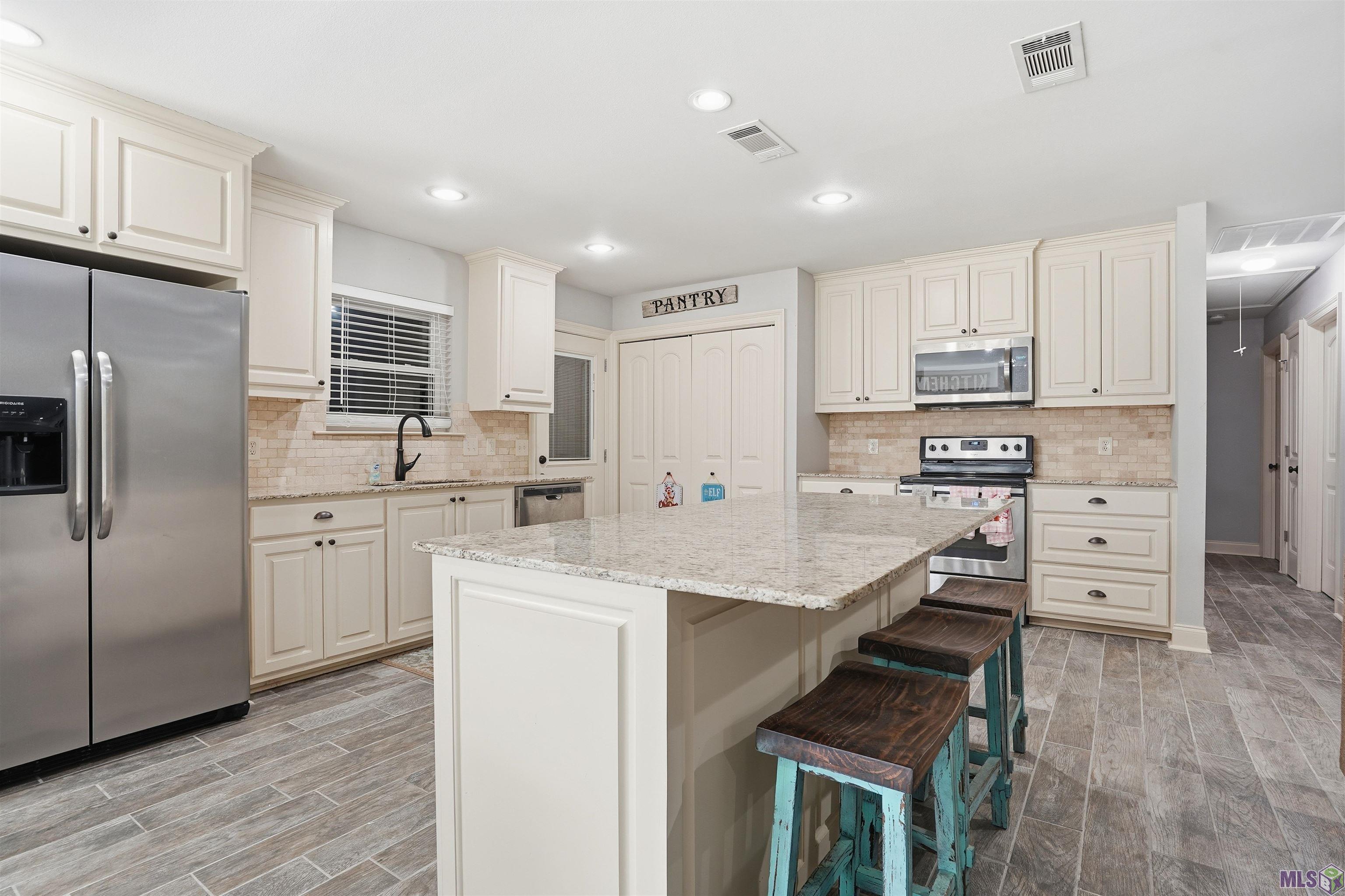 10225 Blackwater Road Baker, LA 70714 - Photo 3 of 11