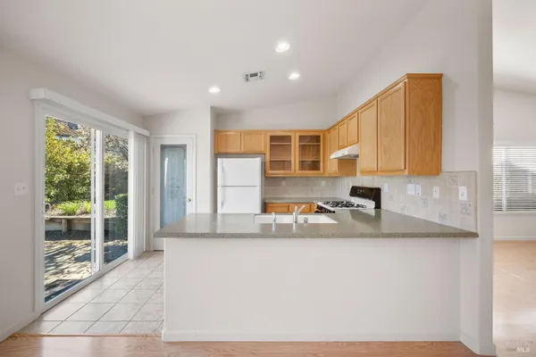 $2,000 | 332 Watson Hollow Drive, Rio Vista, CA 94571