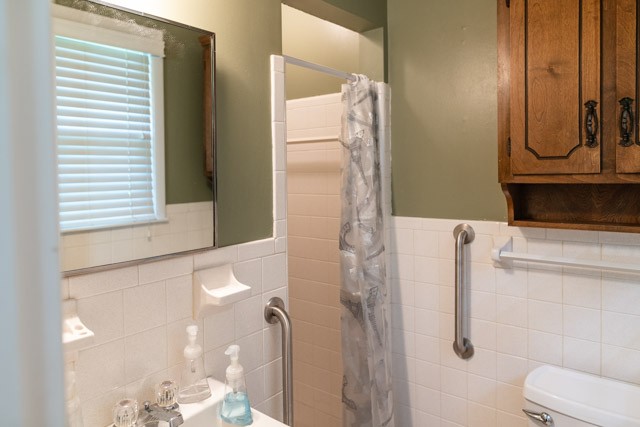 2160 Post Road Clarksville, TN 37043 - Photo 19 of 36 a bathroom with a shower and a toilet