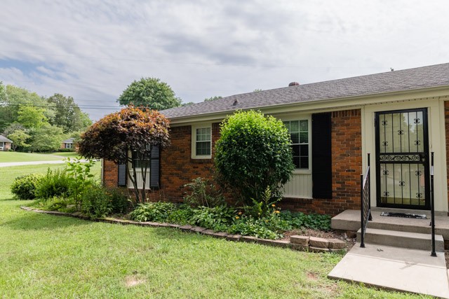 2160 Post Road Clarksville, TN 37043 - Photo 35 of 36 a front view of a house with garden