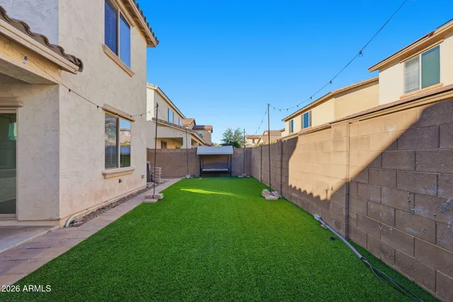 a view of back yard of the house