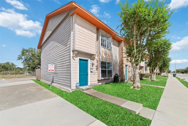 $1,700 | 7821 Fuqua Street, Unit 7821, Houston, TX 77075