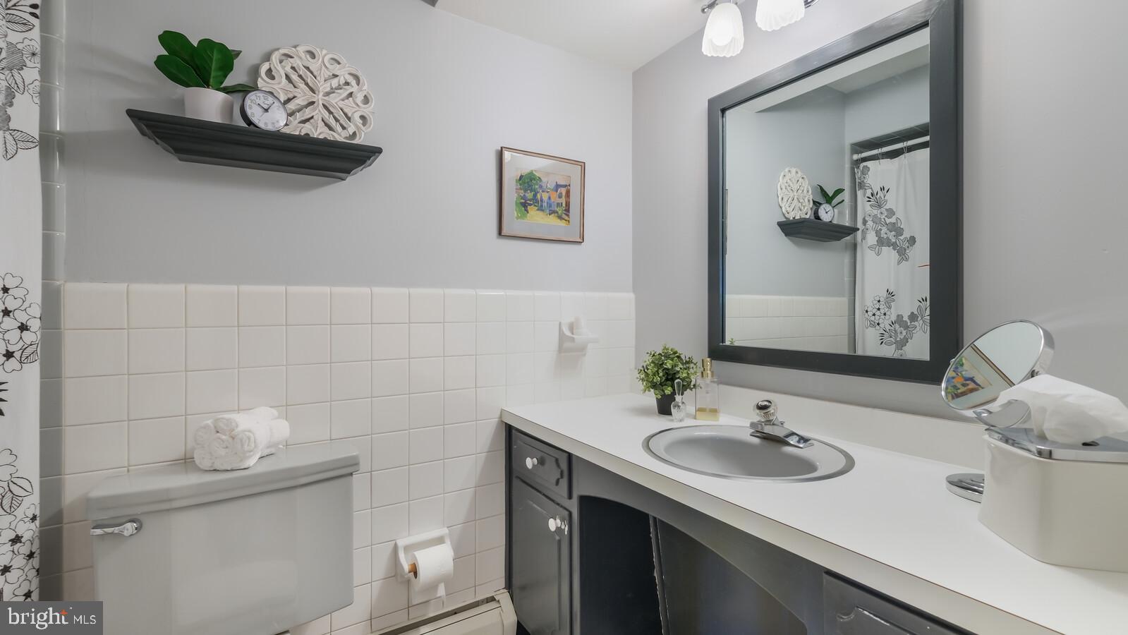 2070 North Providence Road Media, PA 19063 - Photo 24 of 43 Full Upstairs Bath