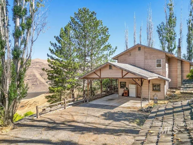 $329,900 | 2026 Silcott Hills Road, Clarkston, WA 99403