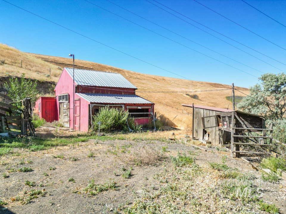 2026 Silcott Hills Road Clarkston, WA 99403 - Photo 23 of 29 View of yard with an outbuilding