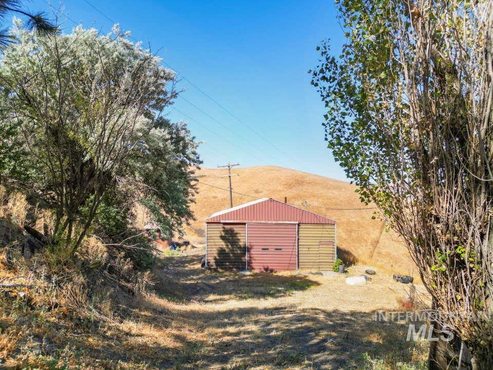 2026 Silcott Hills Road Clarkston, WA 99403 - Photo 6 of 29 View of yard with a pole building and an outbuilding