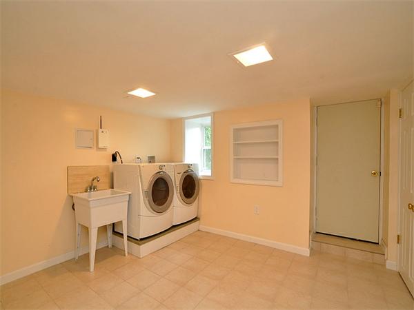 11 Windermere Road Boston, MA 02125 - Photo 12 of 30 Gallery Image 12