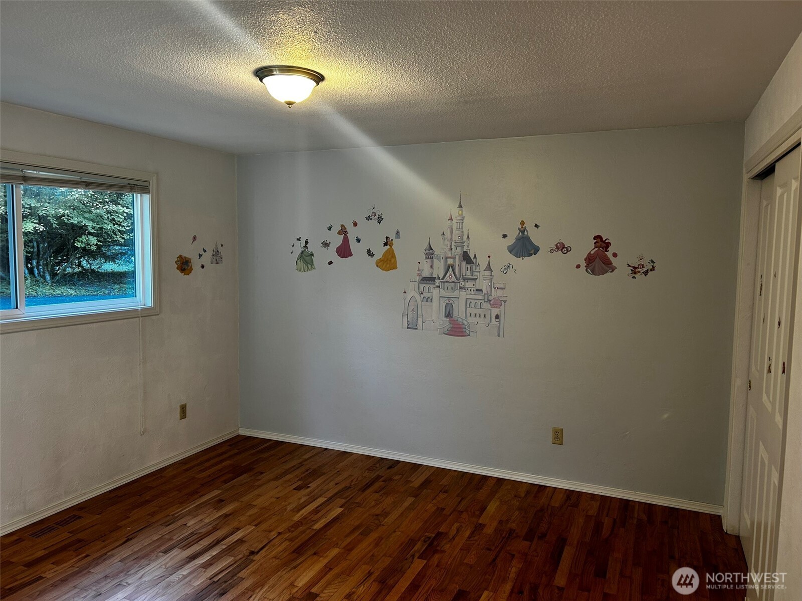 4131 Delphi Road Southwest Olympia, WA 98512 - Photo 21 of 39 an empty room with a window