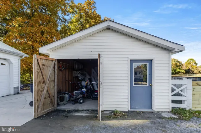 $900,000 | 109 Apple Grove School Road, Camden Wyoming, DE 19934