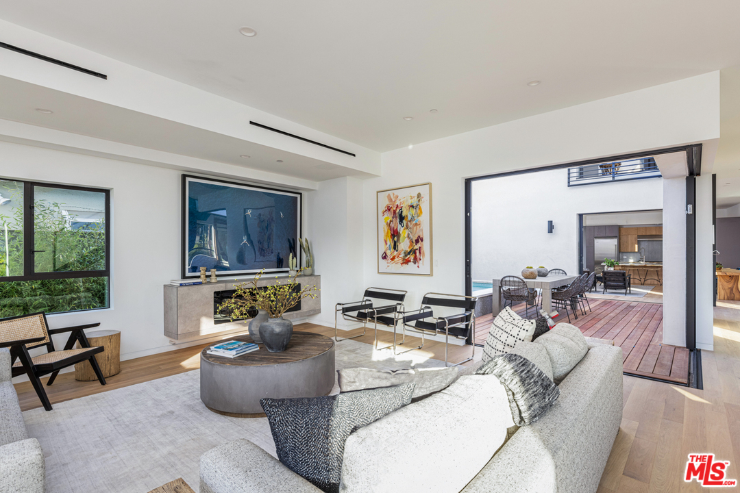 700 Brooks Avenue Venice, CA 90291 - Photo 12 of 53 a living room with furniture and a large window