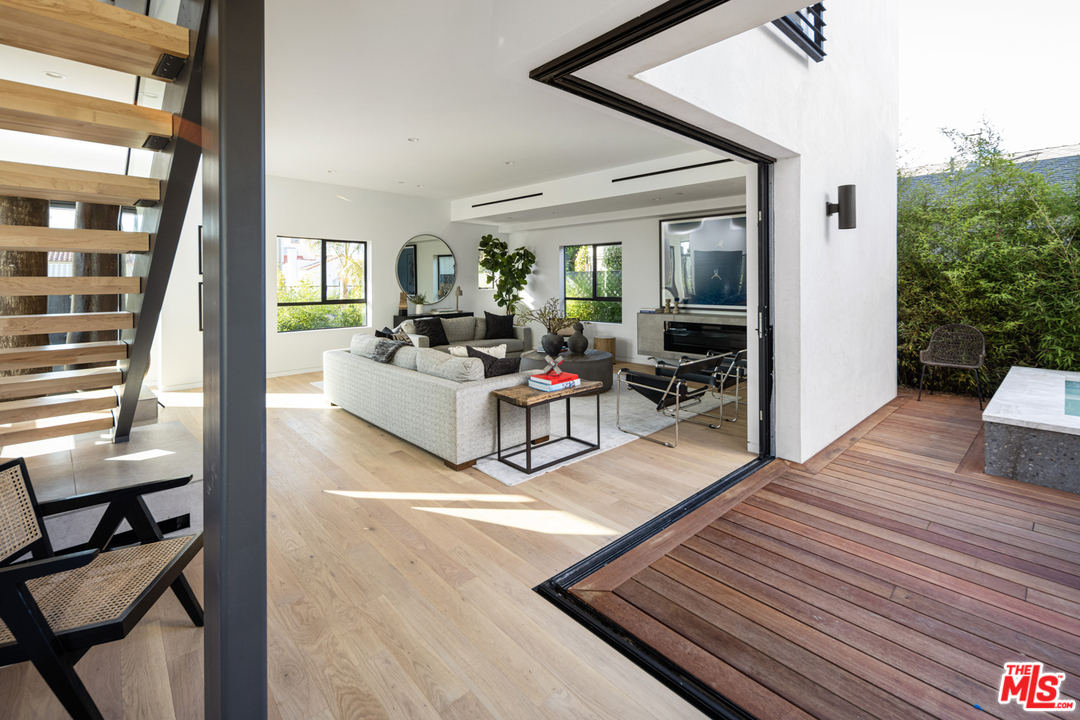 700 Brooks Avenue Venice, CA 90291 - Photo 13 of 53 a living room with furniture and a large window