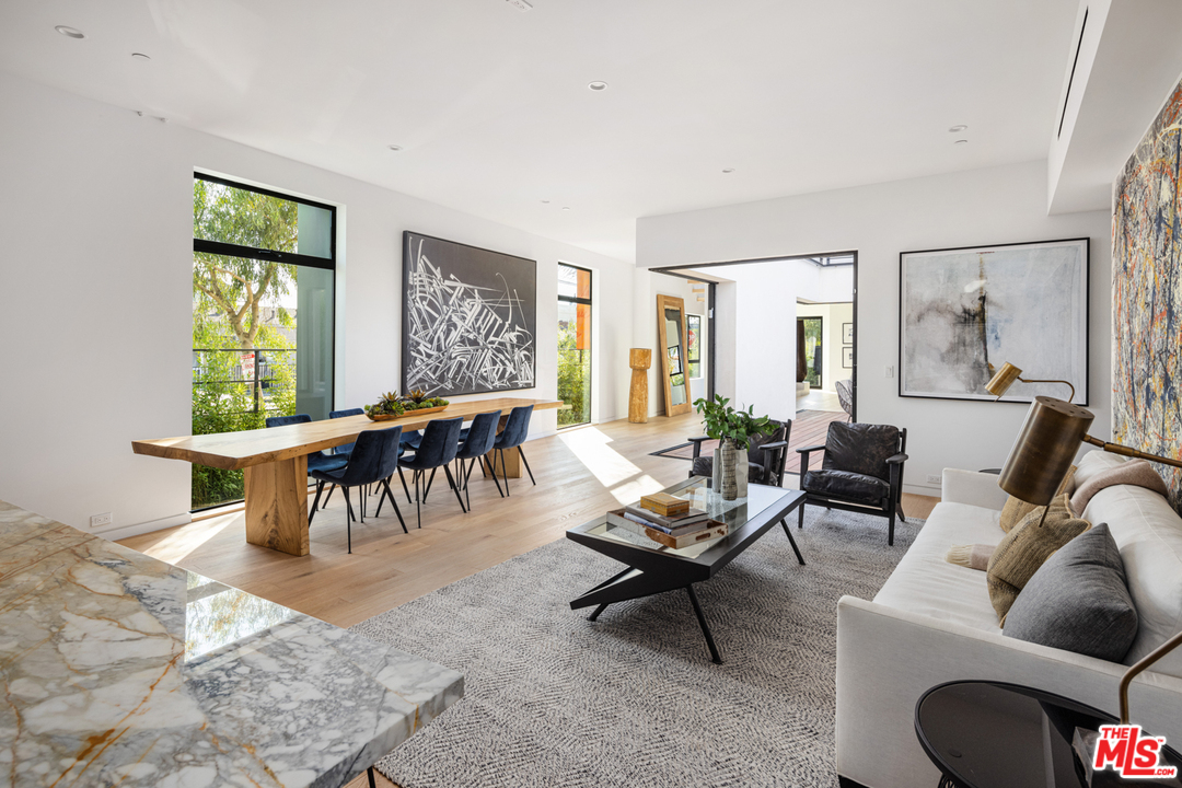 700 Brooks Avenue Venice, CA 90291 - Photo 16 of 53 a living room with furniture and a large window