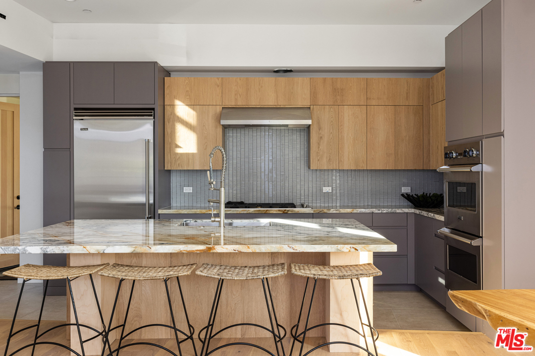 700 Brooks Avenue Venice, CA 90291 - Photo 20 of 53 a kitchen with kitchen island granite countertop a stove a sink and a refrigerator