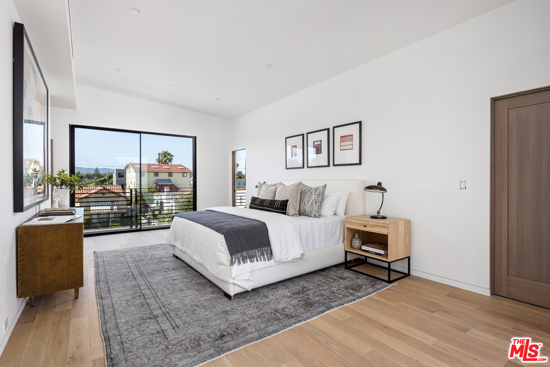 700 Brooks Avenue Venice, CA 90291 - Photo 27 of 53 a spacious bedroom with a bed and a large window