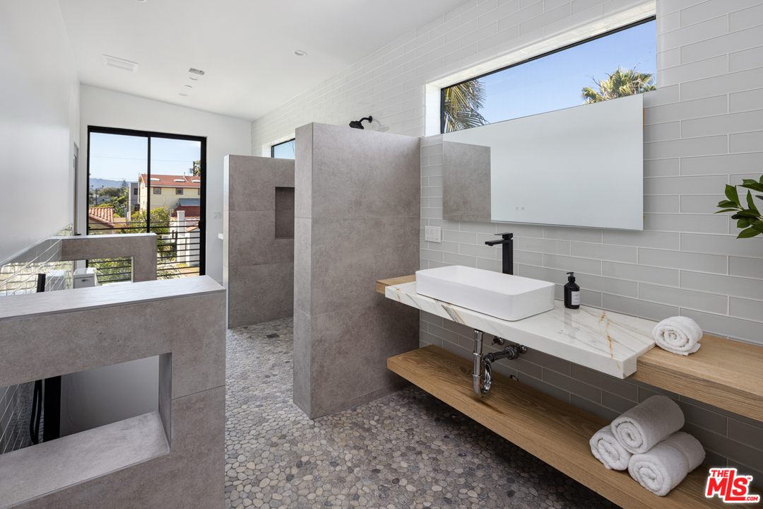 700 Brooks Avenue Venice, CA 90291 - Photo 30 of 53 a bathroom with a sink and a mirror