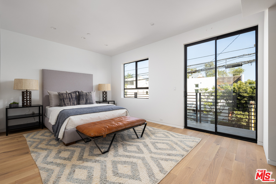 700 Brooks Avenue Venice, CA 90291 - Photo 36 of 53 a bedroom with a bed and a large window