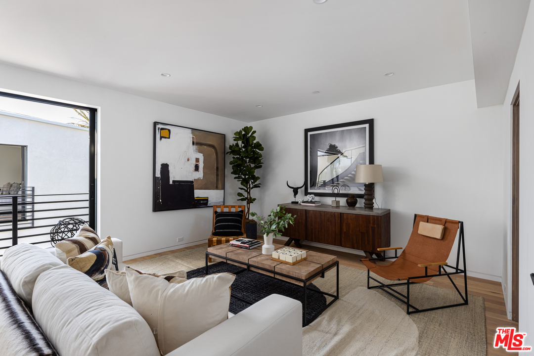 700 Brooks Avenue Venice, CA 90291 - Photo 39 of 53 a living room with furniture and wooden floor